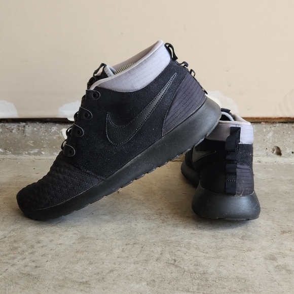 Nike Men's Roshe Run Sneaker Size 10.5 - Picture 2 of 11